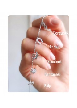 Şans motifleri ile süslü gümüş bileklik 