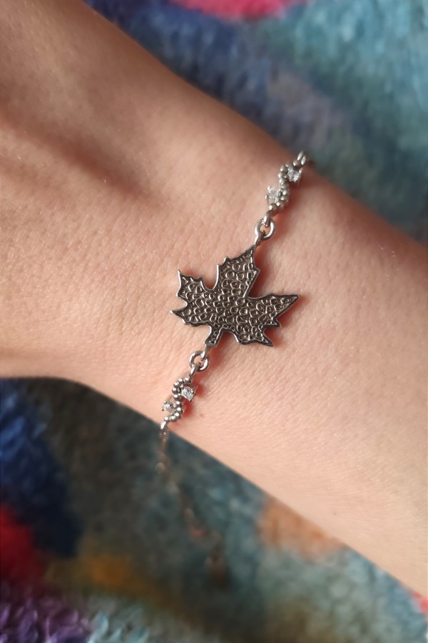 Çınar ağacı yaprağı motif gümüş bileklik Çınar ağacı yaprağı motif gümüş bileklik