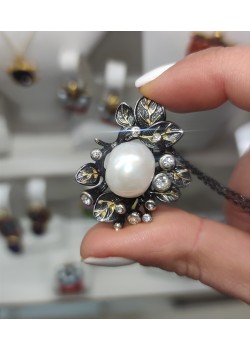 İnci taşlı iri motif gümüş kolye