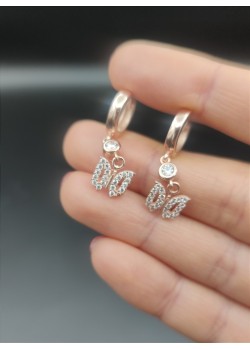 Kelebek motif sallantılı gümüş küpe çifti 