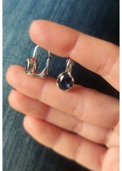 Safir taşlı gümüş küpe çifti
