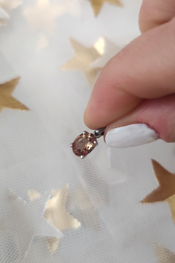 Renk değiştiren taşlı mini gümüş kolye ucu Renk değiştiren taşlı mini gümüş kolye ucu