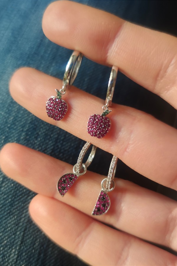 Karpuz ve elma motif yakut taşlı gümüş küpe çifti serisi Karpuz ve elma motif yakut taşlı gümüş küpe çifti serisi