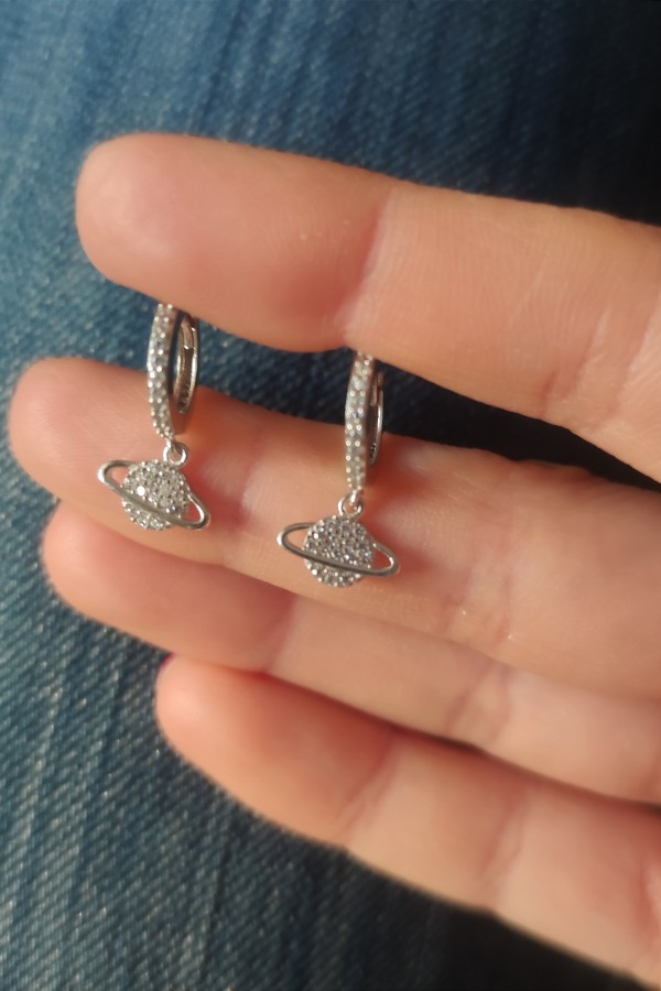Satürn motif mini gümüş küpe Satürn motif mini gümüş küpe