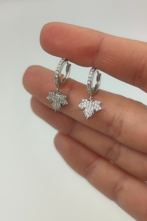 Çınar ağacı yaprağı motif mini gümüş küpe