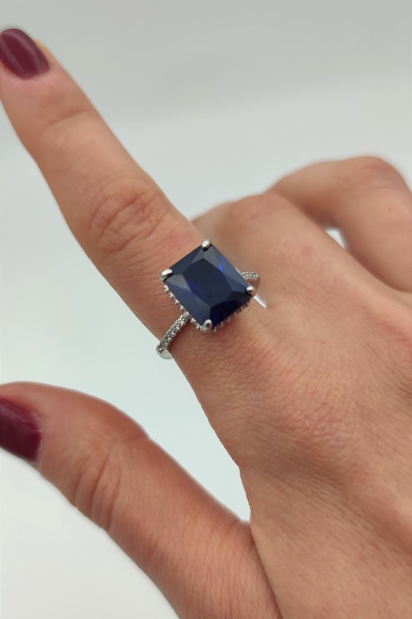 Safir taşlı dikdörtgen motif gümüş yüzük Safir taşlı dikdörtgen motif gümüş yüzük