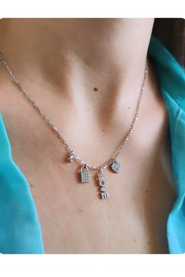 LOVE yazılı kalp kilit ve taş motif gümüş kolye LOVE yazılı kalp kilit ve taş motif gümüş kolye