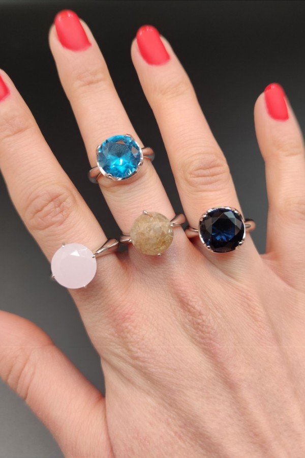 İri yuvarlak lab topaz, safir ve rutil kuvars taşlı gümüş yüzük serisi İri yuvarlak lab topaz, safir ve rutil kuvars taşlı gümüş yüzük serisi