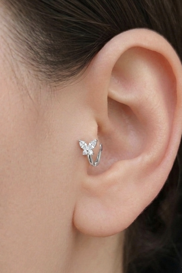 Tragus Bölgesi İçin Kelebek Motif Çelik Halka Küpe (adet)-BEYAZ