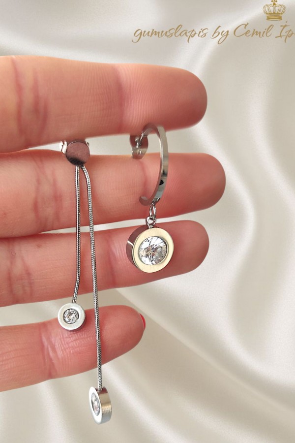 Bir Tarafı Sallantılı Diğer Tarafı Yarım Halka Çelik Küpe Çifti 