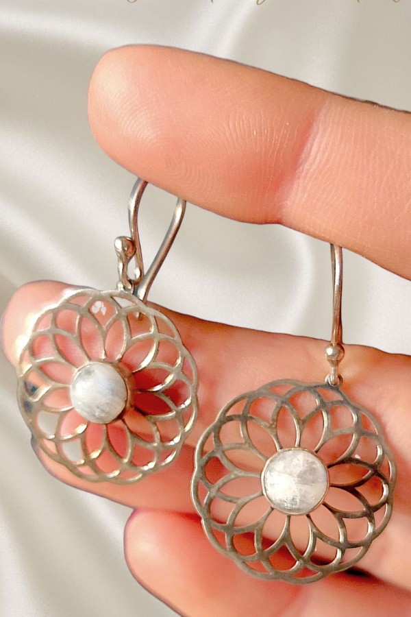 Ortası Aytaşı Gümüş Küpe Çifti 