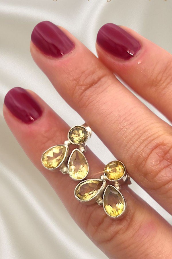 Üç Sitrin Taşlı Gümüş Küpe Çifti 