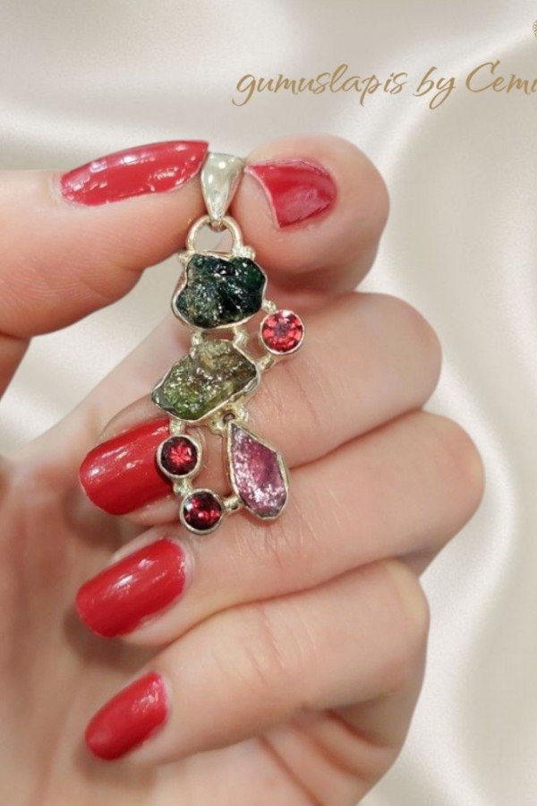 İşlenmemiş Turmalin ve Lal Taşlı Gümüş Kolye Ucu 