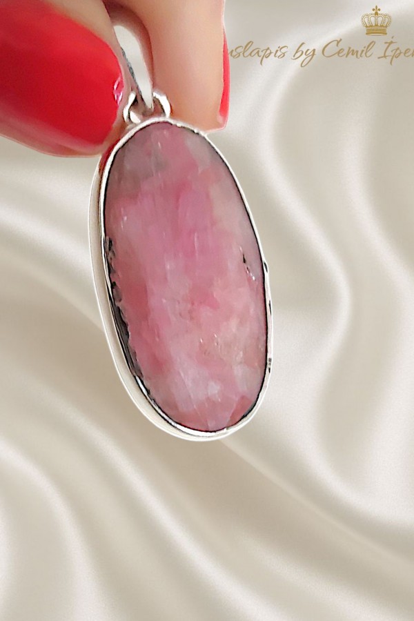 Yakut Taşlı Uzun Motif Gümüş Kolye Ucu 