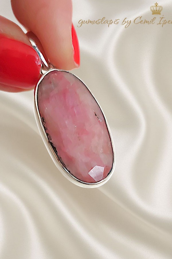 Yakut Taşlı Uzun Motif Gümüş Kolye Ucu 