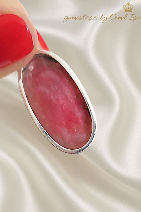 Yakut Taşlı Uzun Motif Gümüş Kolye Ucu 