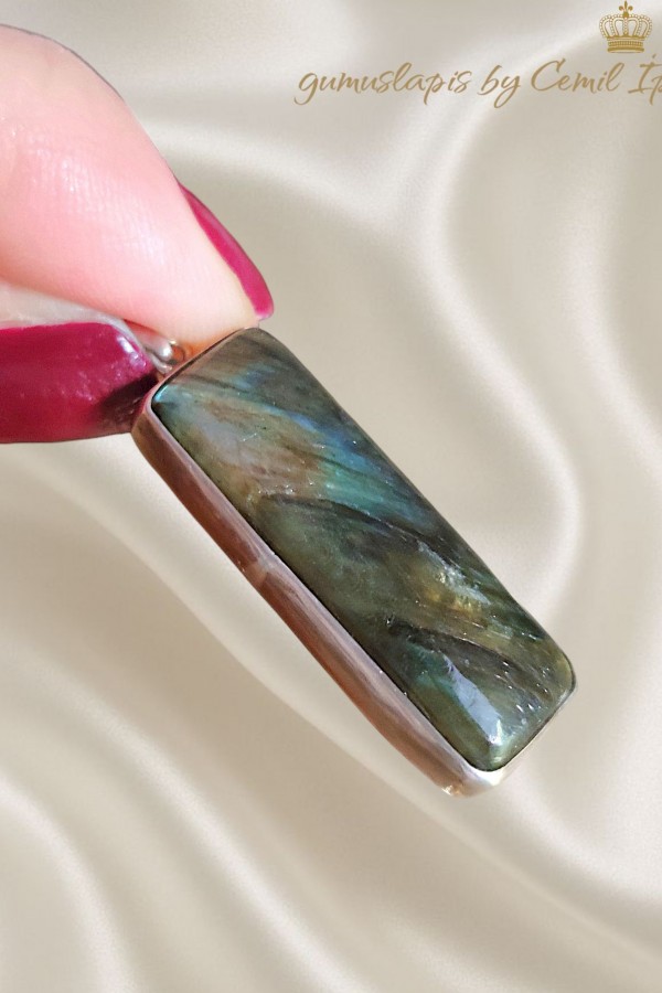 Labradorit Taşlı Dikdörtgen Motif Gümüş Kolye Ucu 