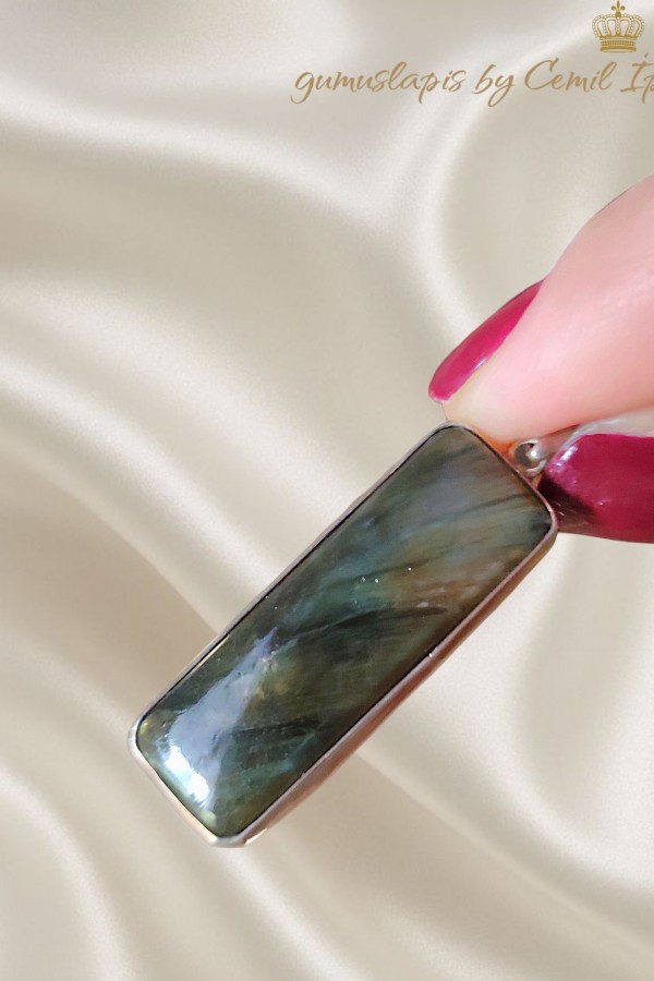 Labradorit Taşlı Dikdörtgen Motif Gümüş Kolye Ucu 