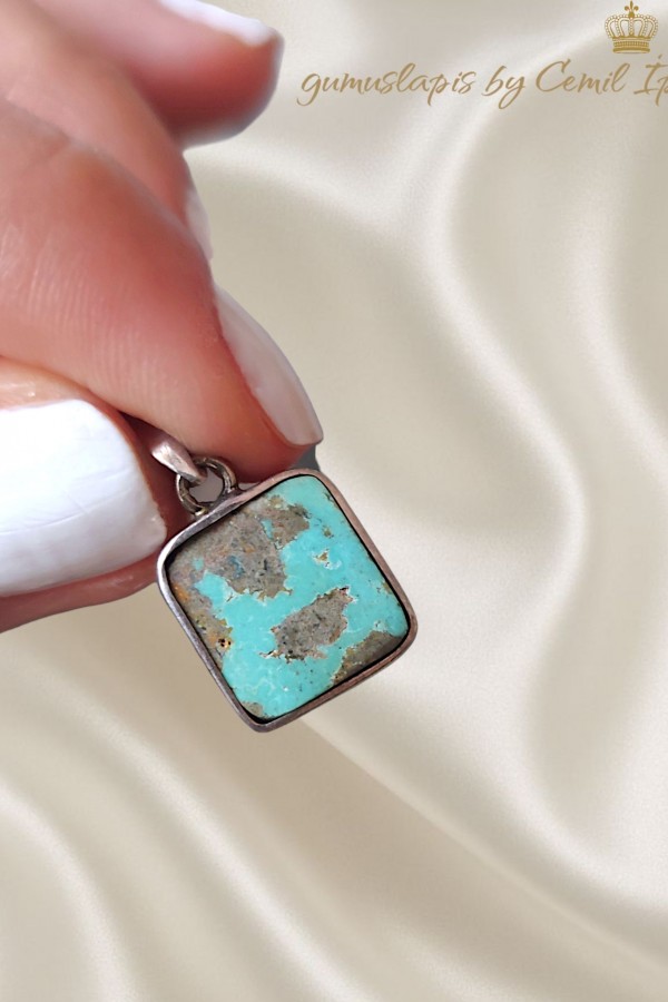 Mini Turkuaz Taşlı Kare Motif Gümüş Kolye Ucu