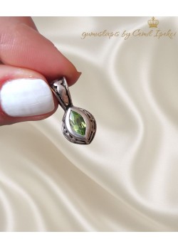 Peridot Taşlı Damla Motif Mini Kolye Ucu