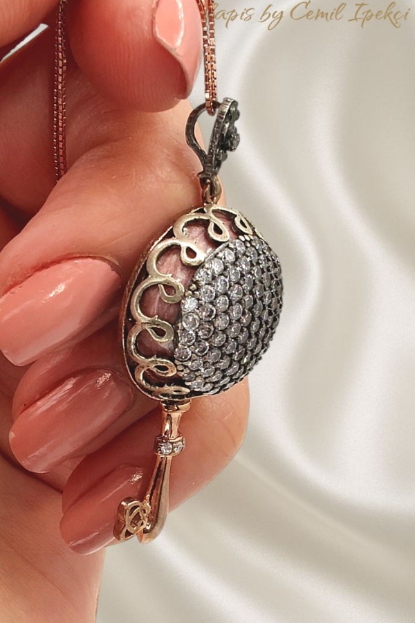 İçi Pembe Renkli Anahtar Motif Gümüş Kolye