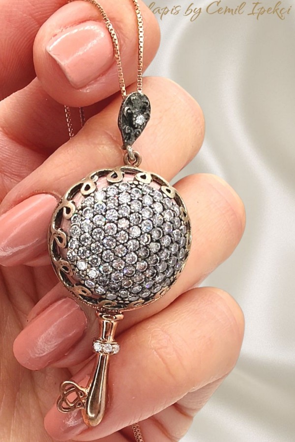 İçi Pembe Renkli Anahtar Motif Gümüş Kolye