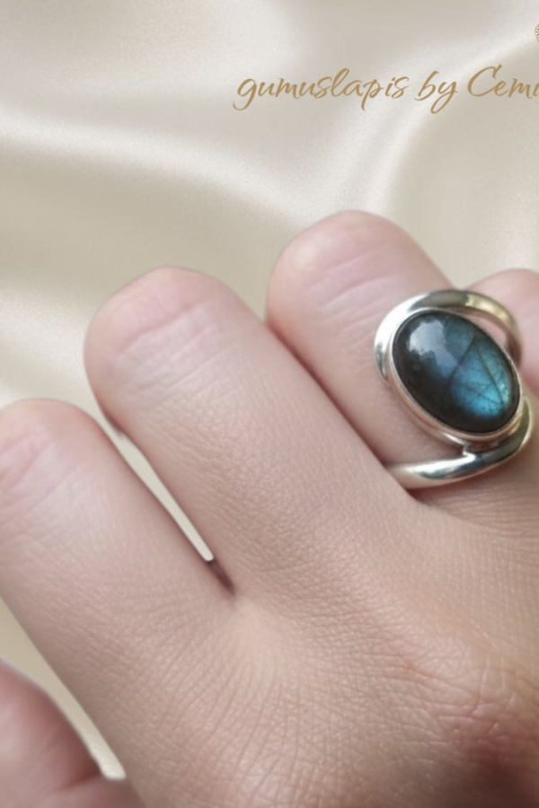 Labradorit Taşlı Gümüş Oval Yüzük