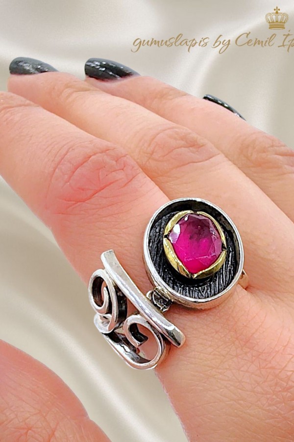 Yakut Taşlı Yanı İşli Gümüş Yüzük 