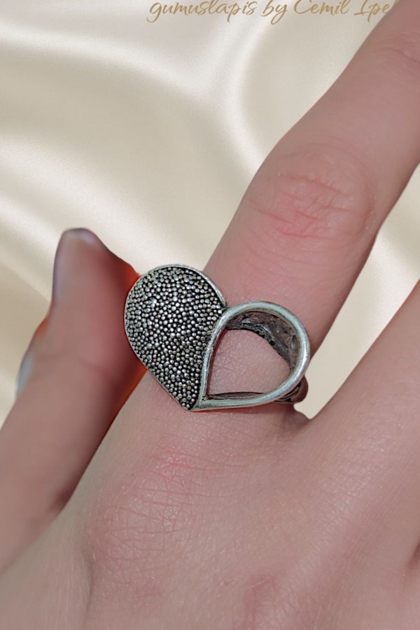 Kalp Motif Taşsız Gümüş Yüzük 