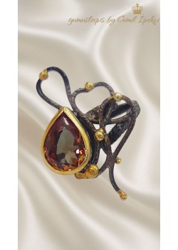 Renk Değiştiren Taşla Süslü Gümüş Yüzük