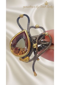 Renk Değiştiren Taşla Süslü Gümüş Yüzük