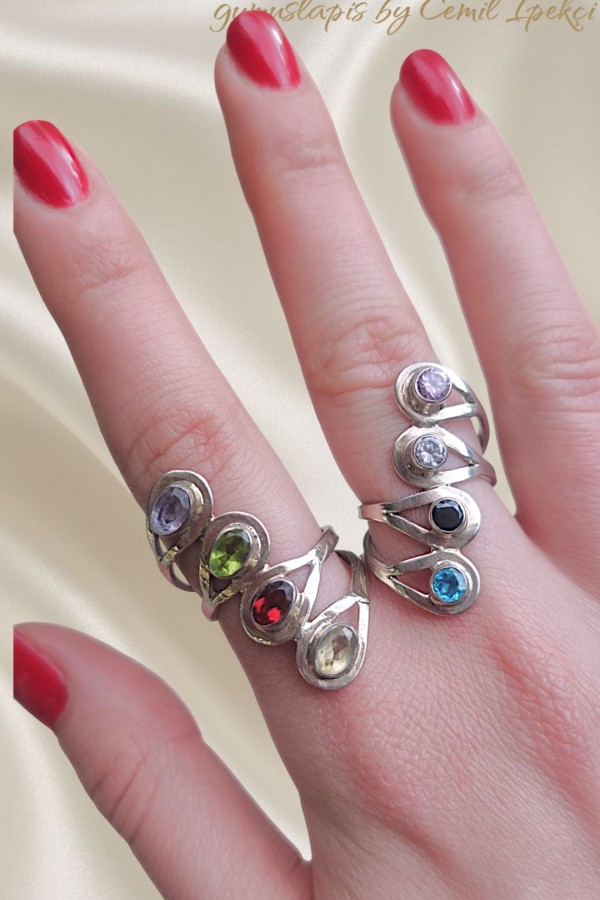 Renkli Taşlarla Süslü Gümüş Yüzük Serisi