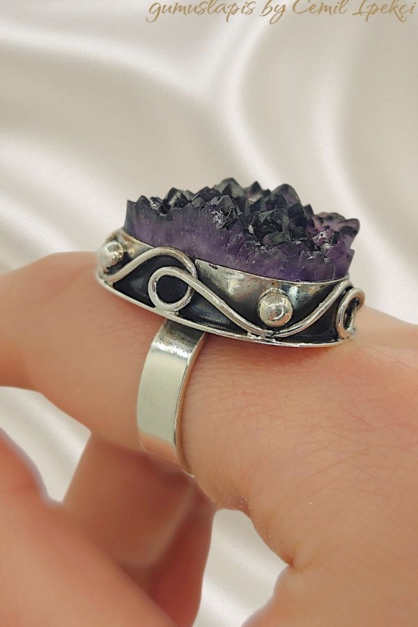 İşlenmemiş Ametist Taşlı Büyük Boy Gümüş Yüzük 
