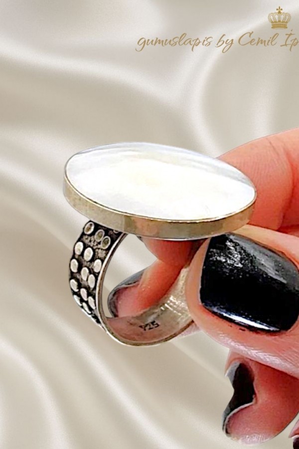 Sedef Taşlı Yuvarlak Motif Gümüş Yüzük 