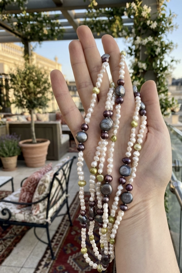 Renkli İnci Taşlarla Süslü Dizi Kolye