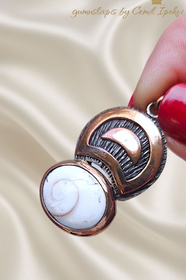 İstiridye Kabuğunun Taşlaşmış Hali Gümüş Tasarım Kolye Ucu 