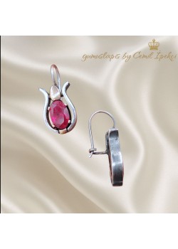 Yakut Taşlı Tasarım Gümüş Küpe Çifti 