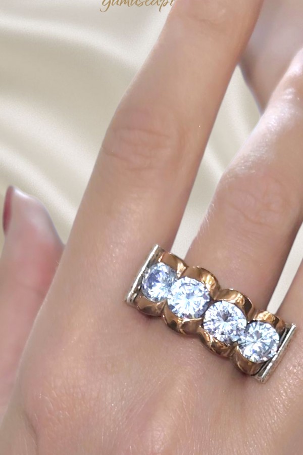 Dört Beyaz Taşlı Gümüş Tasarım Yüzük 