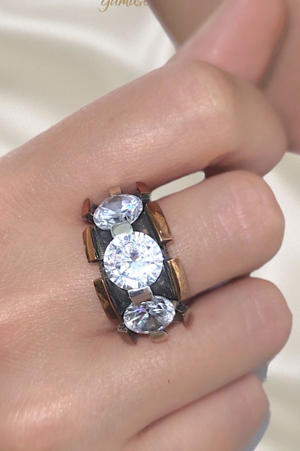 Üç Beyaz Taşlı Gümüş Tasarım Yüzük 