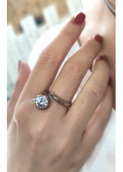 Beyaz Taşlı Gümüş Tasarım Yüzük