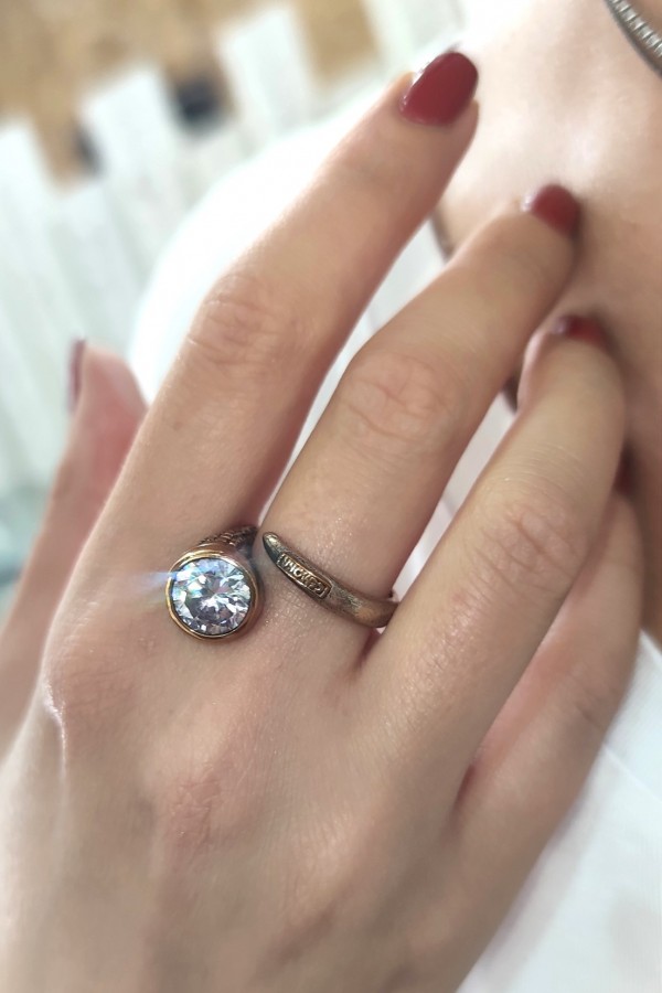 Beyaz Taşlı Gümüş Tasarım Yüzük