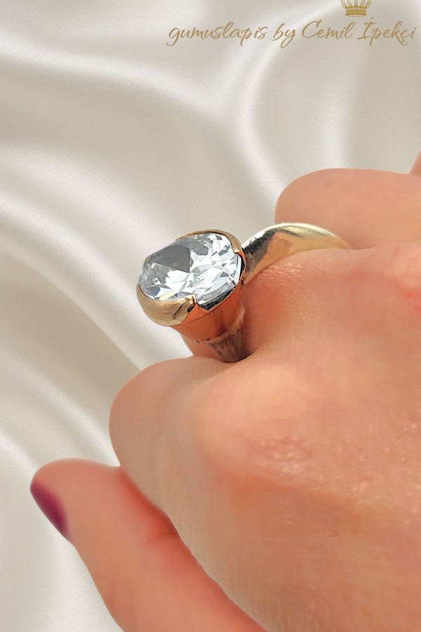 Yan Beyaz Taşlı Gümüş Tasarım Yüzük 