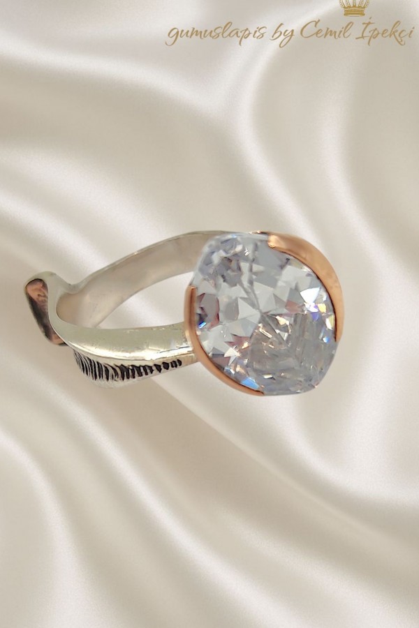 Yan Beyaz Taşlı Gümüş Tasarım Yüzük 