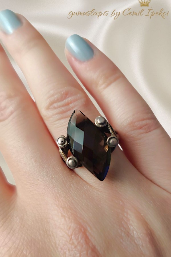 Dumanlı Kuvars Taşlı Gümüş Tasarım Yüzük 