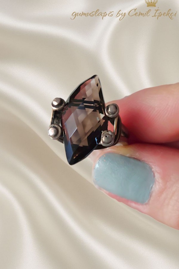 Dumanlı Kuvars Taşlı Gümüş Tasarım Yüzük 