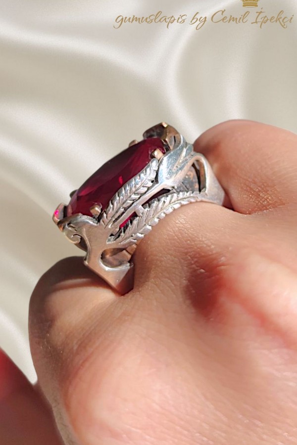 Rubilitte Taşlı Lale Motif Gümüş Tasarım Yüzük 