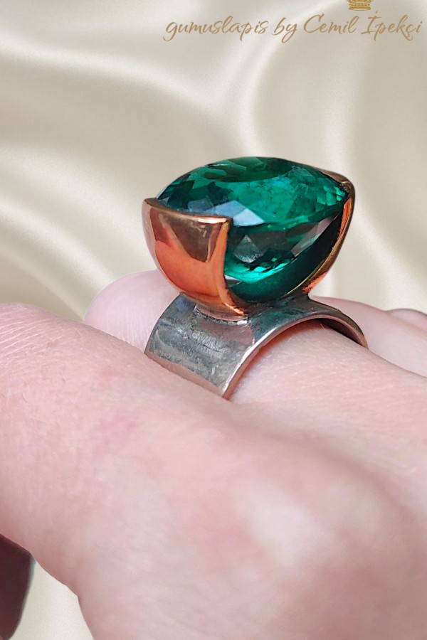 Koyu Peridot Taşlı Gümüş Tasarım Yüzük 