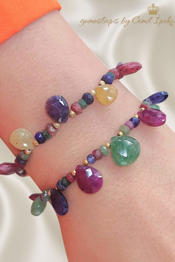 Renkli Doğal Taşlarla Süslü Gümüş Bileklik
