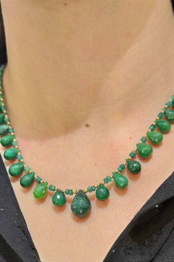 Zümrüt Taşlı Gümüş Dizi Kolye