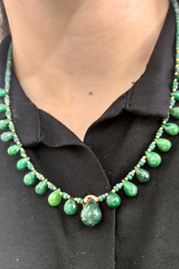 Zümrüt Taşlı Gümüş Dizi Kolye